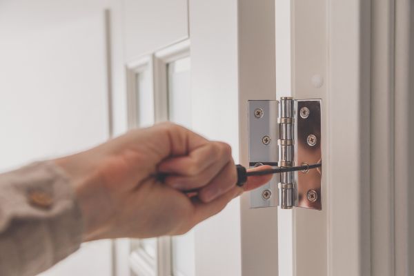 Hinge Repair in Beaumont